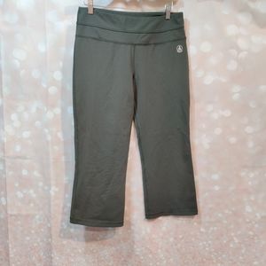 ROOTS Canada Yoga Dark Green Capri Leggings